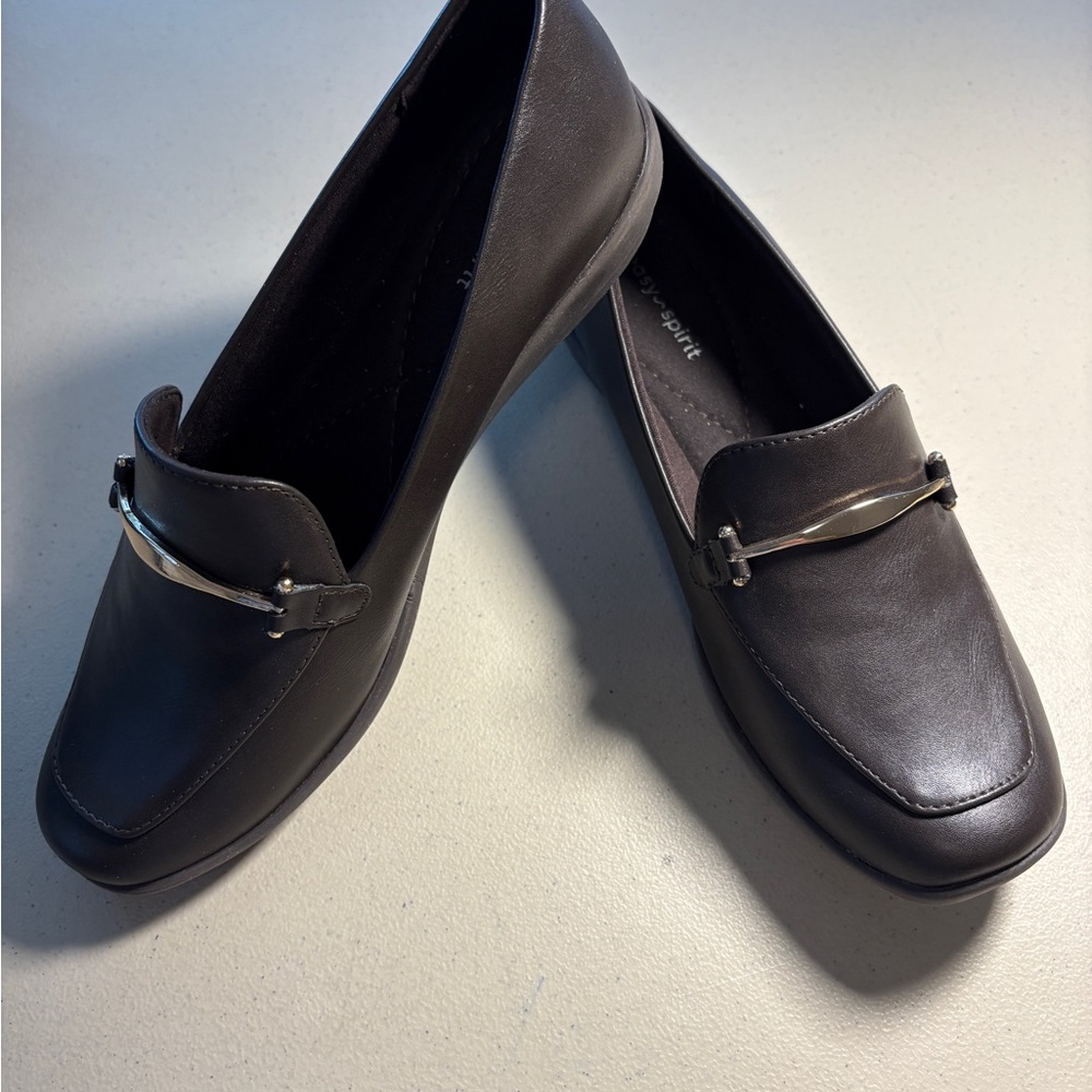 Easy Spirit Women Dark Brown Loafers with Gold Accent 6 1/2 Wide